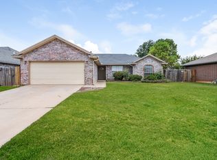 1909 Bluegrass Ct, Moore, OK 73160