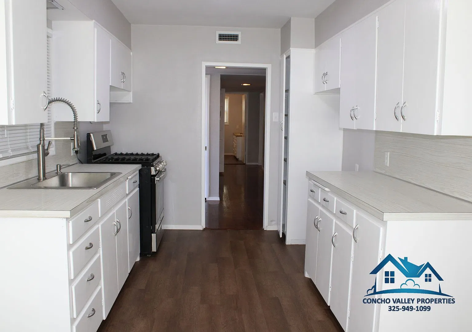 Spacious 2-Bed, 1-Bath in Santa Rita — Photo 4