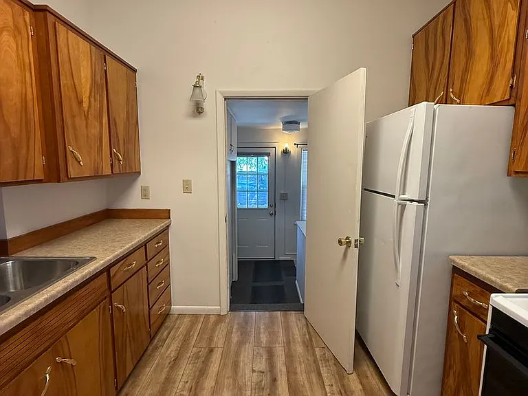 313 S 8th St — Photo 11