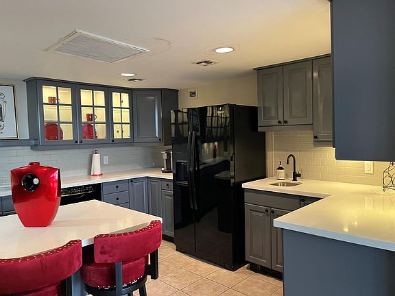 5th image of 2016 Main St APT 814