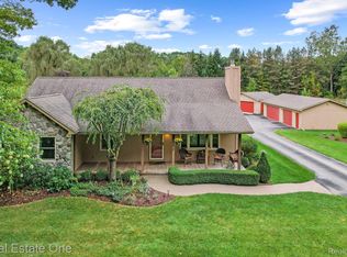 2882 N Labadie, Milford, MI 48380