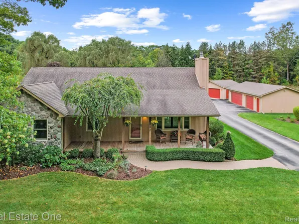 2882 N Labadie, Milford, MI 48380