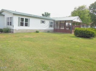 7898 Old Highway 50, Flora, IL 62839