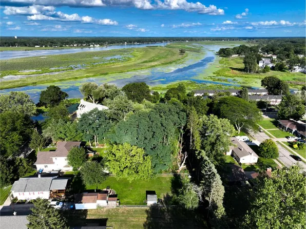 411 Gidley Ave, Grand Haven, MI 49417