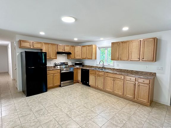 5th image of 30 Rivers Edge Rd #1