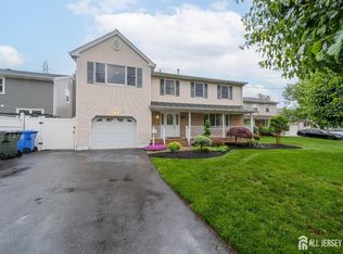 289 Old Rd, Sewaren, NJ 07077