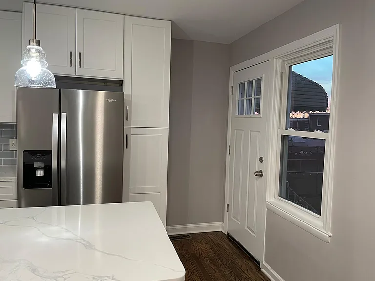 480 Kingsley St — Photo 8