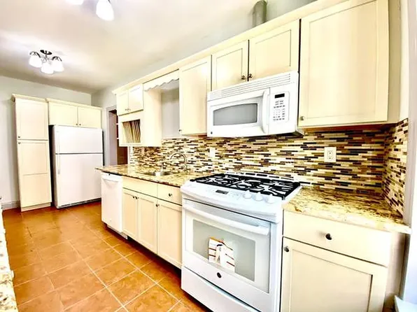 164 Schenck Avenue image 2 of 10