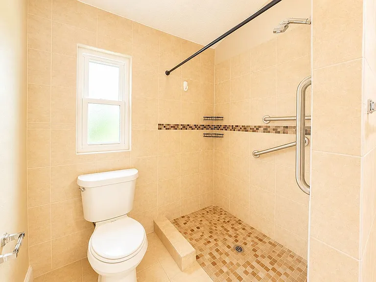 1009 Bartlett Ct — Photo 13