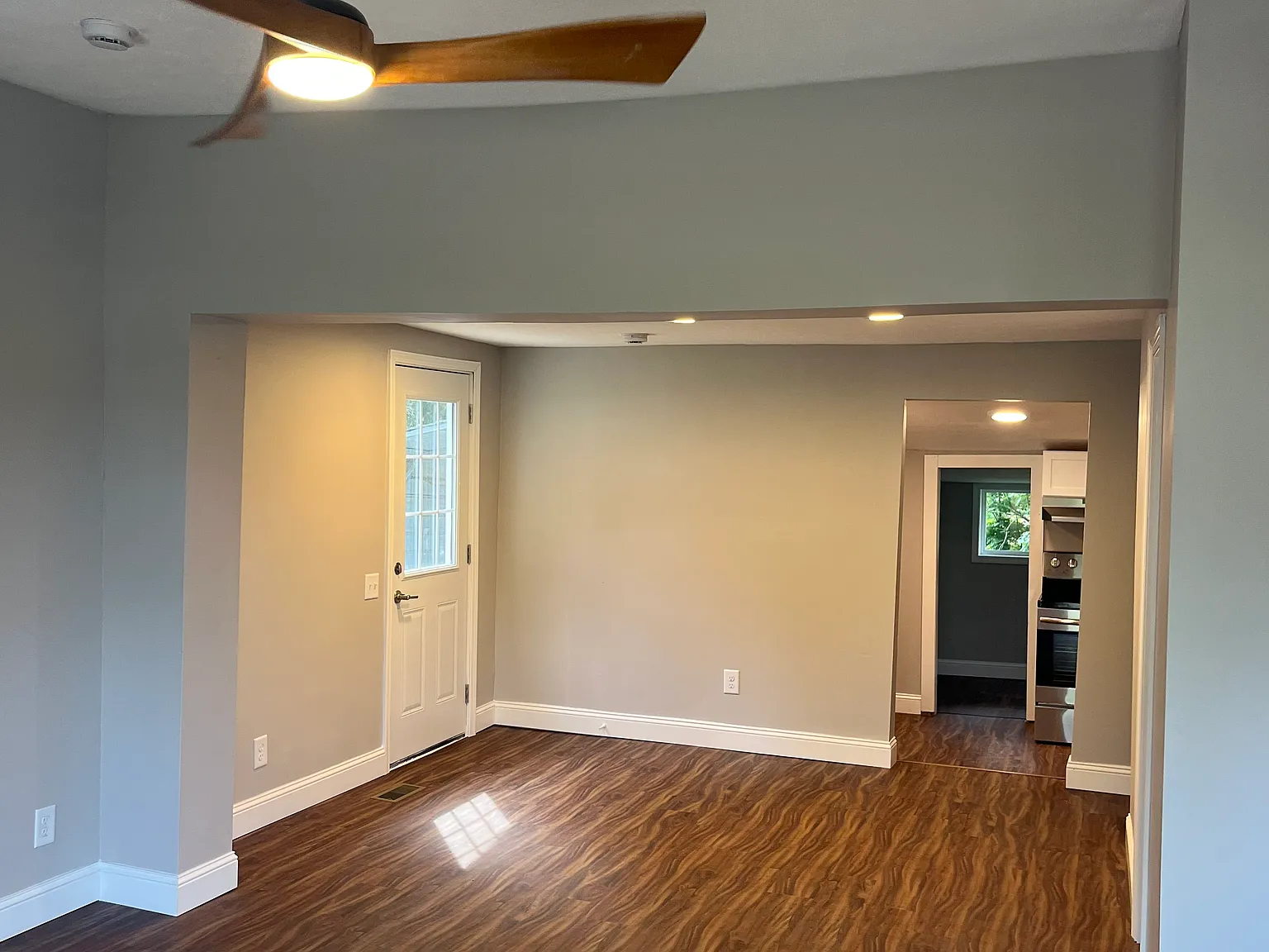 2 bed, 820 sqft, $1,500 — Photo 2