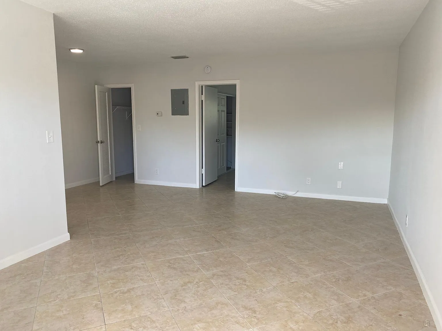 853 SE 4th Ct — Photo 2