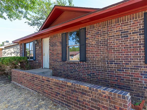 2nd image of 3725 Trinity Ln