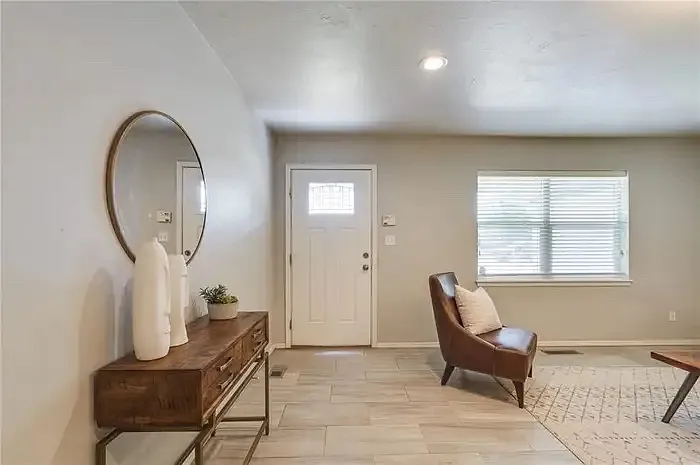 1501 Carlton Way — Photo 5