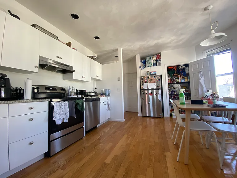 59 Mansfield St #3 — Photo 7