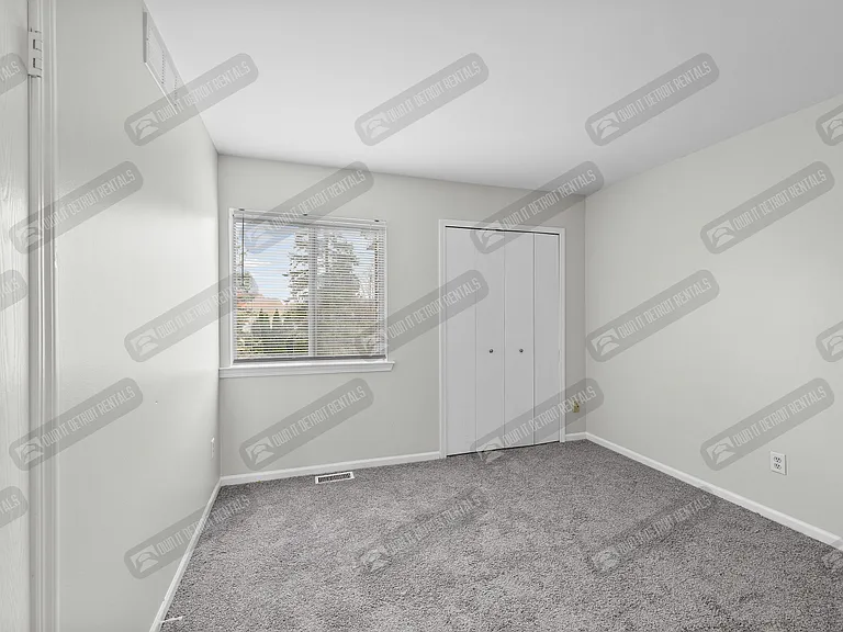 2245 S Commerce Rd — Photo 11