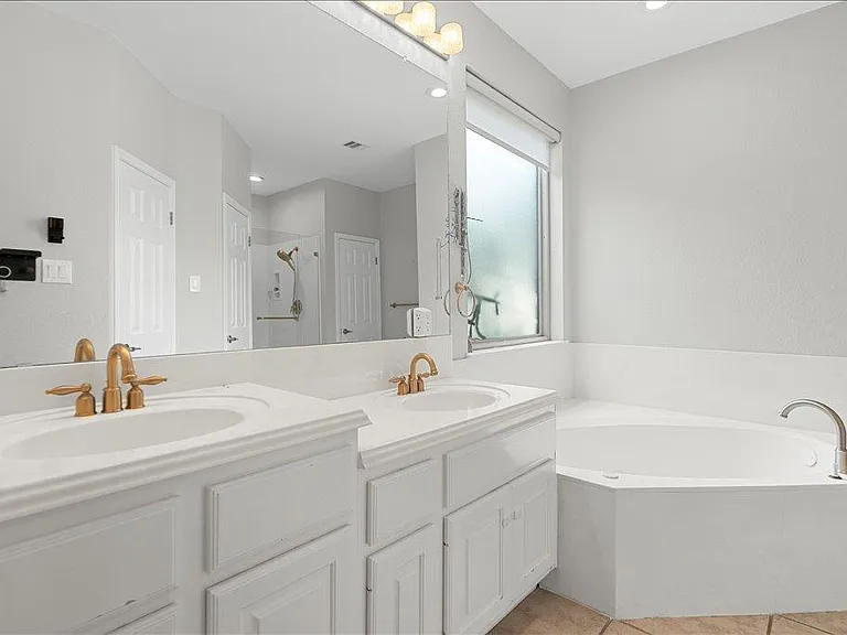 5301 Deerwood Ln — Photo 16