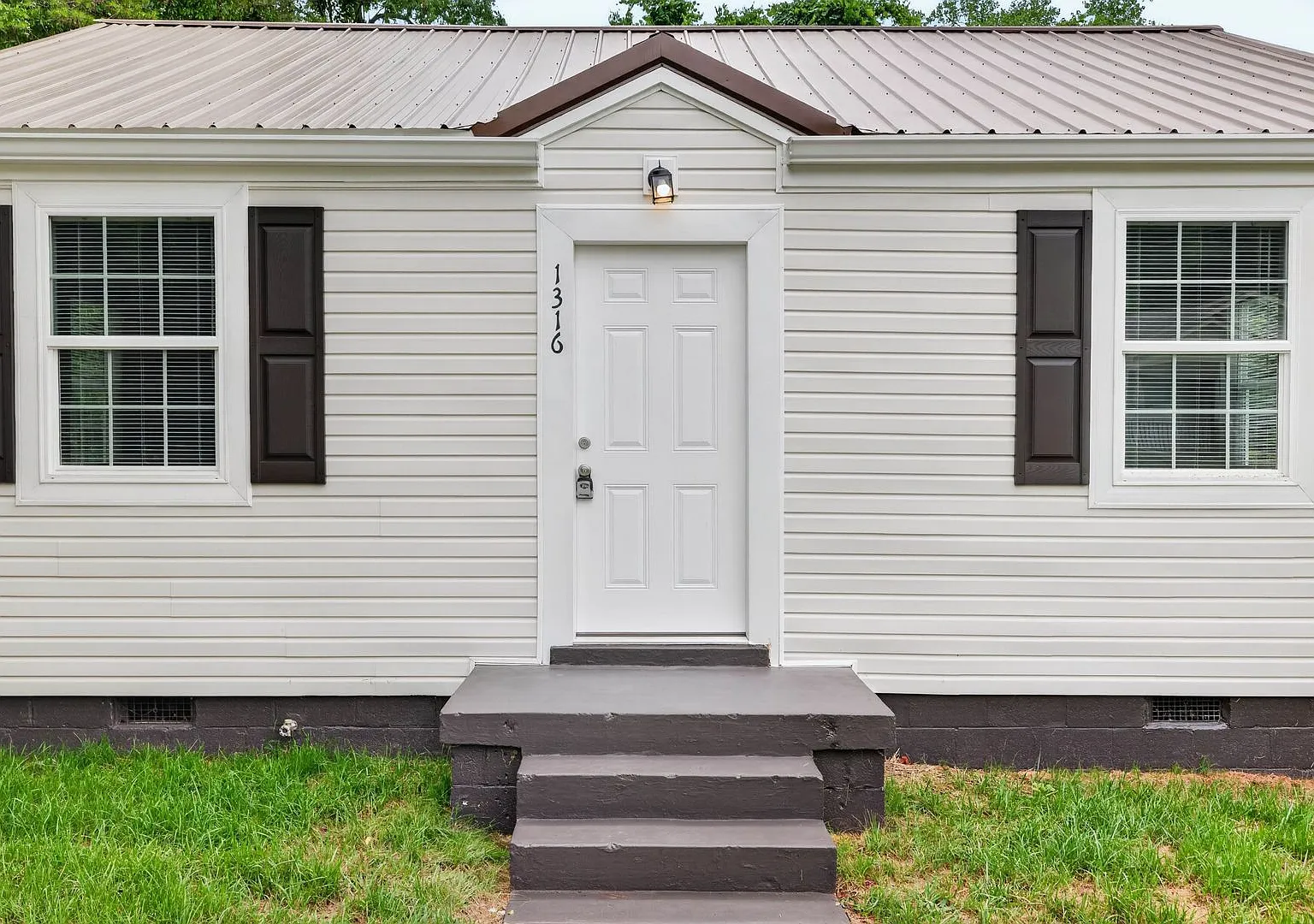 2 Bedroom Home For Rent Near APSU! — Photo 4
