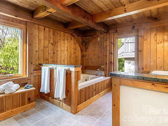 21st image of 10 Dogwood Hills Ln #12