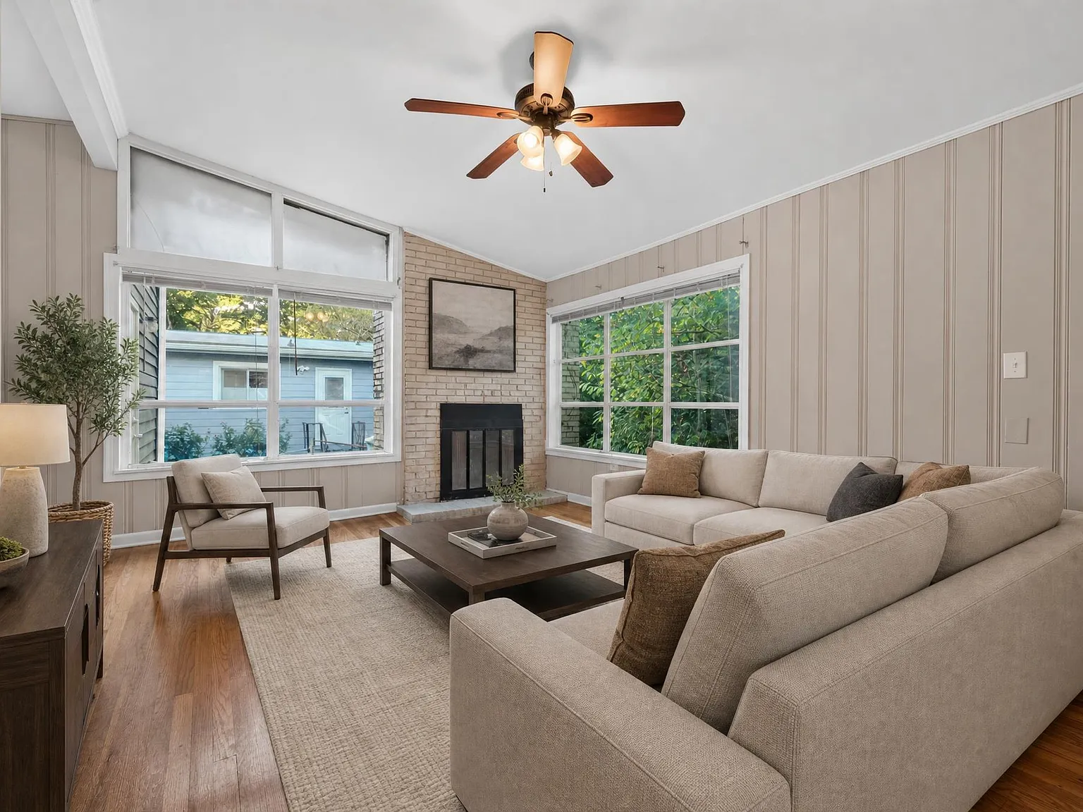 5 bed, 2000 sqft, $2,900 — Photo 4