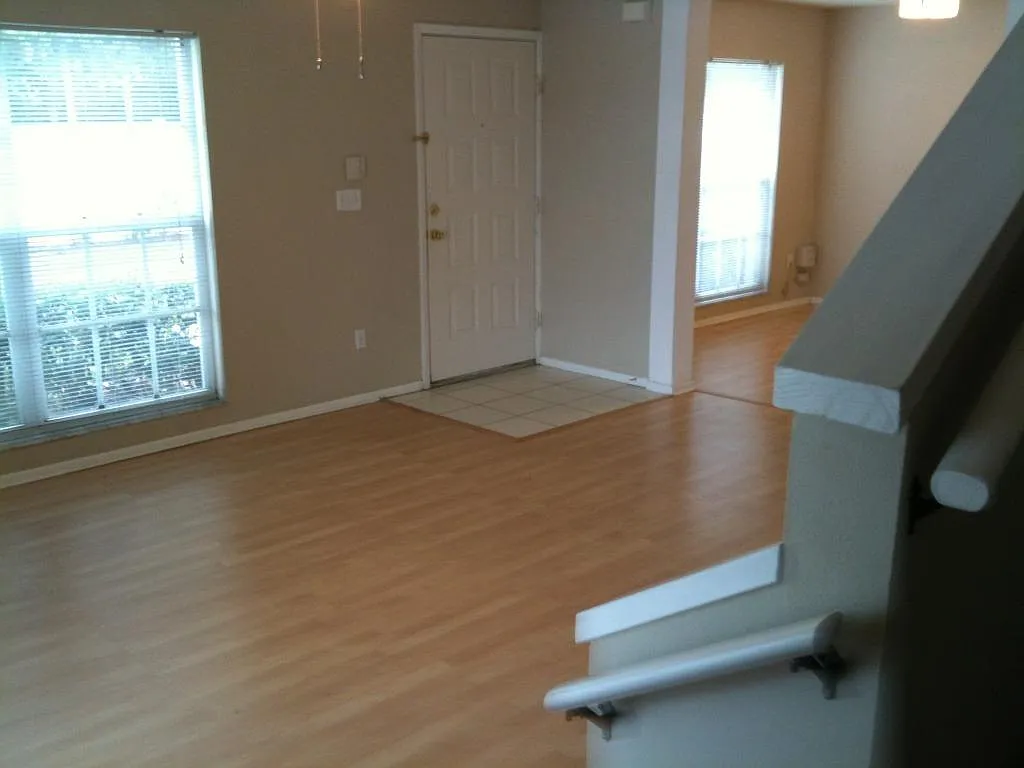 2 bed, 2.5 bath, 1159 sqft, $1,800 — Photo 3