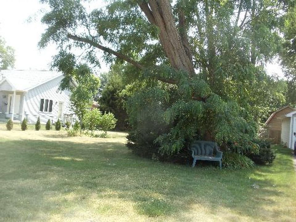 2nd image of 491 Lake St