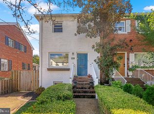 19 E Custis Ave #A, Alexandria, VA 22301