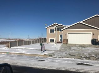 1596 Marilyn Way, Dickinson, ND 58601