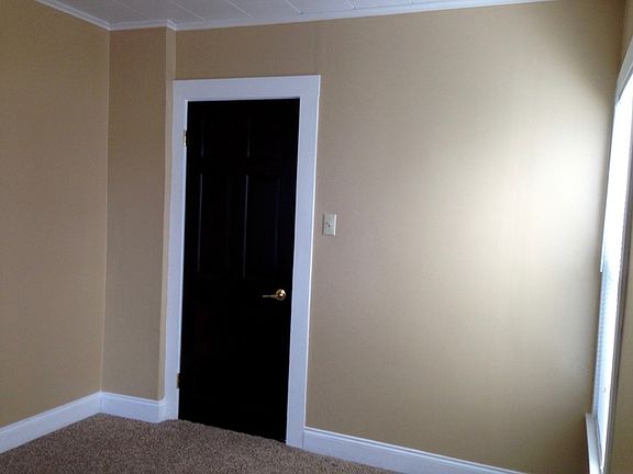 4th image of 146 Main St APT 3