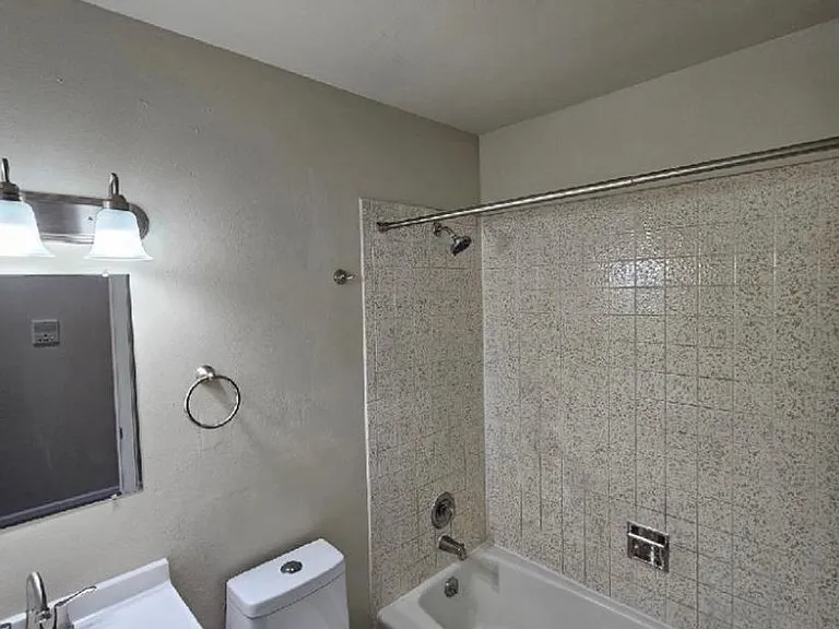 Heritage House Apartments — Photo 11