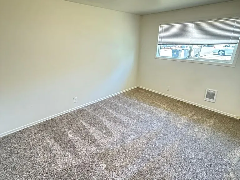 2202 Oak St SE — Photo 10