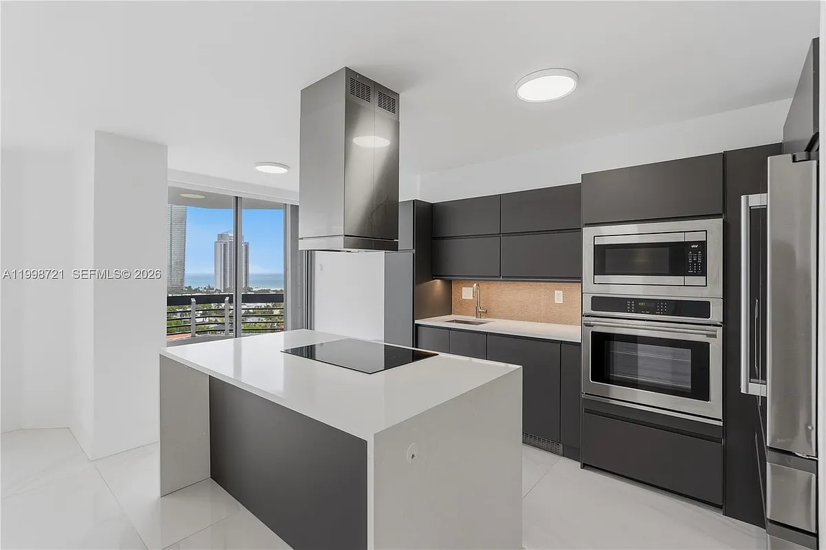 Photo 2 of 65 - 19101 NE 36th Ct #1811 - Aventura, FL Building Photo - 19101 NE 36th Ct #1811
