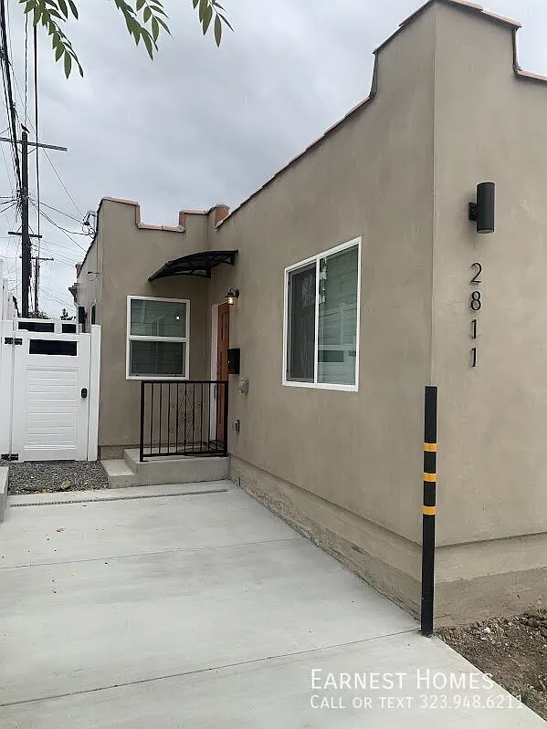 Newer Construction 1BR/1BA in South LA W/D In-Unit & Sleek Appliances! — Photo 1