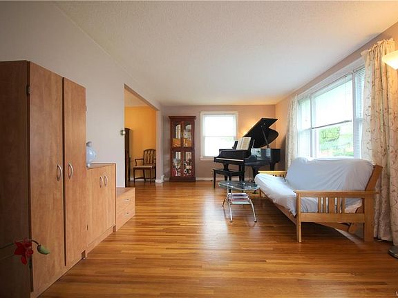 3rd image of 123 Hiler Ave