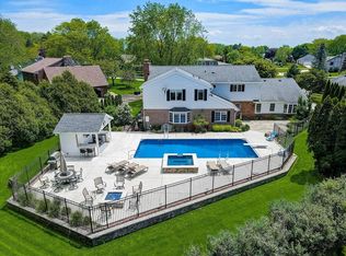 2855 Meadowside Ct, Brookfield, WI 53005