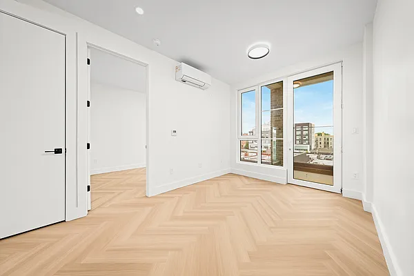 Living room, photo 1