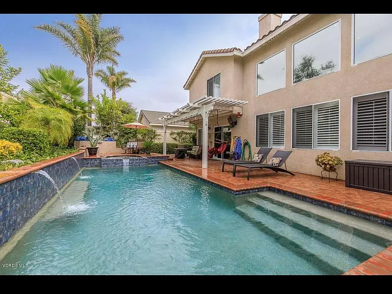211 Twin Falls Ct — Photo 2