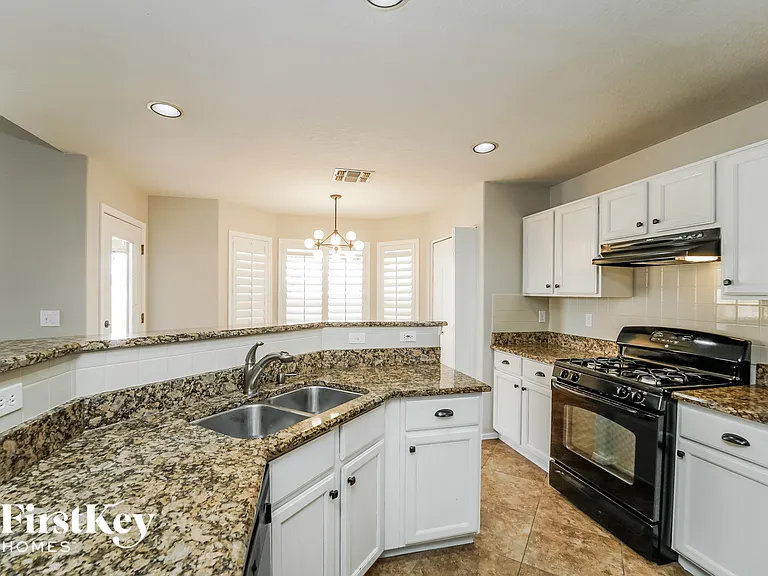 8166 N Pocono Way — Photo 5