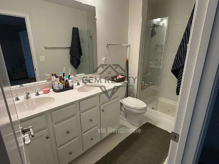 1842 Briscoe Ln — Photo 13