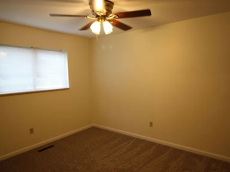 220 Clover Ln — Photo 8