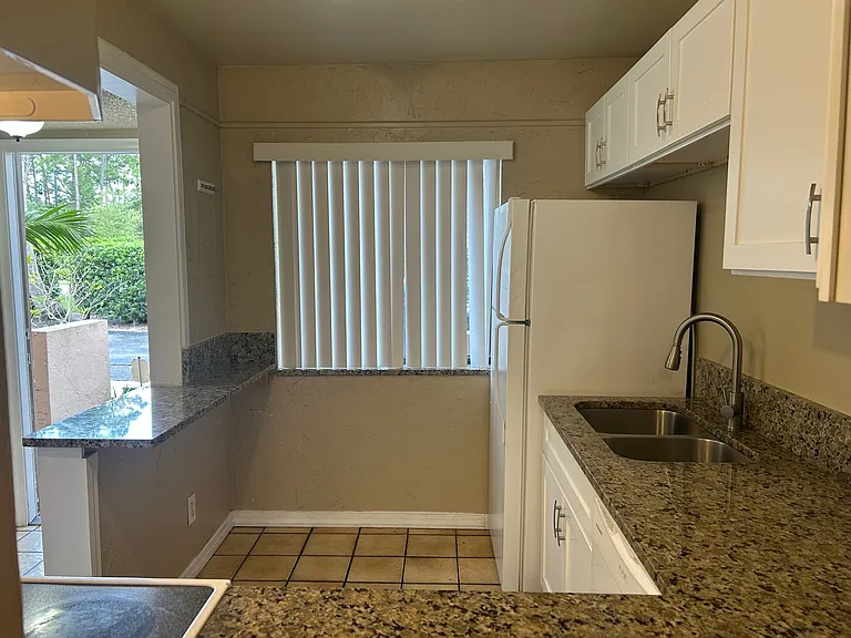 139 Sparrow Dr #3F — Photo 2