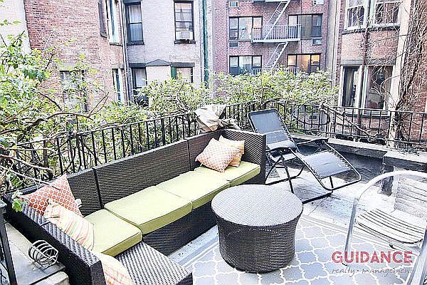 1st image of 310 W 73rd St