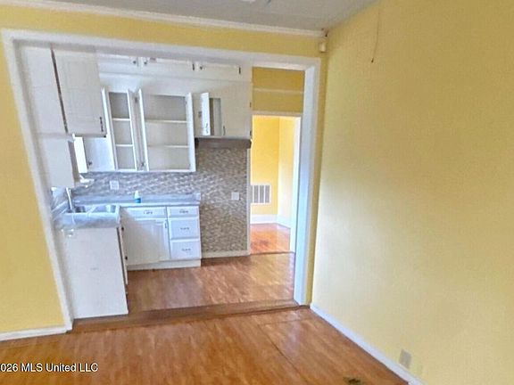 2nd image of 1022 Markham St