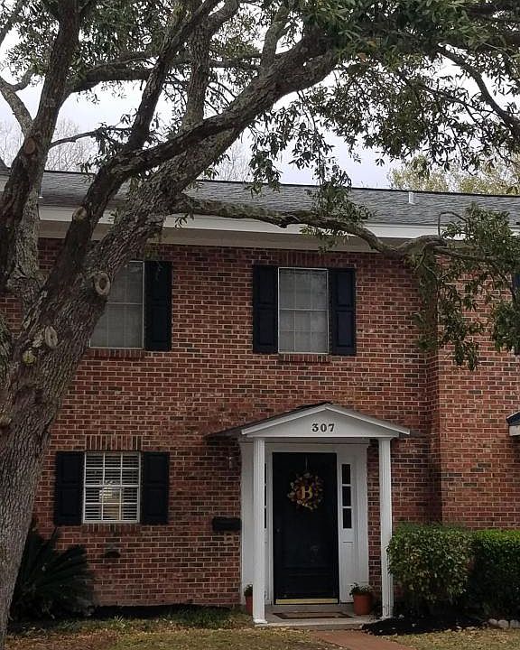 1st image of 307 Lakeside Dr #C-4