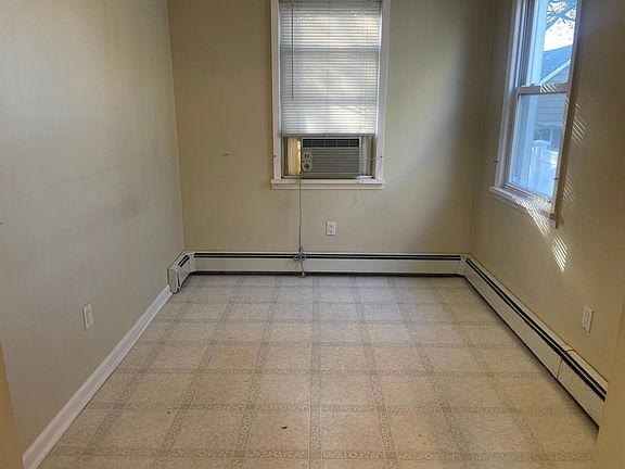 5th image of 217 Goldenrod Ave