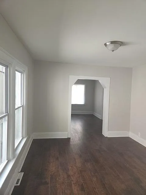 3 bed, 2200 sqft, $1,200 — Photo 1