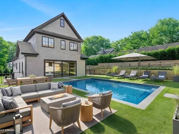 28 Lighthouse Ln, Sag Harbor, NY 11963