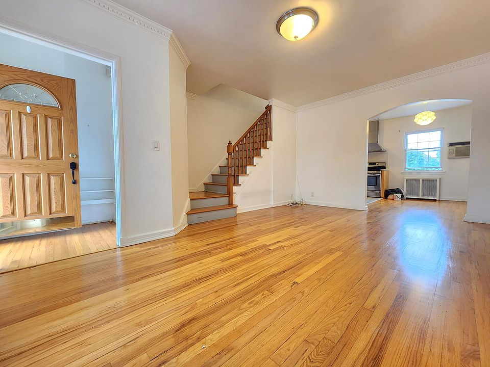 1st image of 7351 Utopia Pkwy