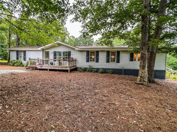 1383 Gravitte Rd, Pilot Mountain, NC 27041