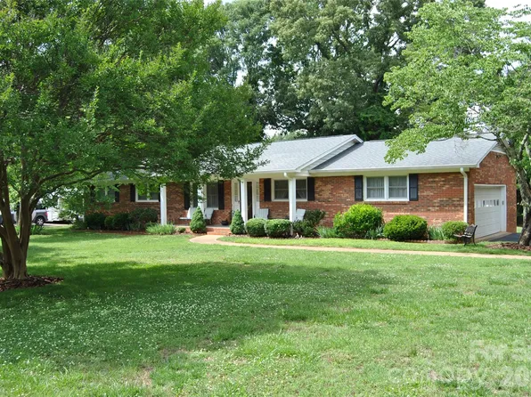 706 Hester Dr, Dallas, NC 28034