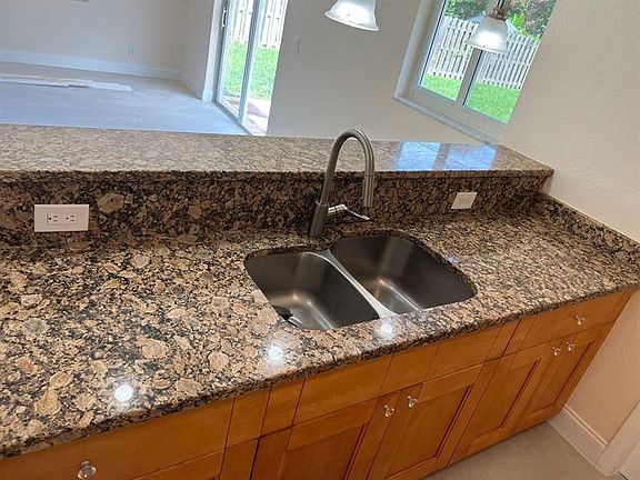 5th image of 4946 Canal Dr